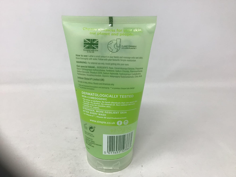 Simple limpiador facial, sensación fresca tras el lavado diario.