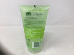 Simple limpiador facial, sensación fresca tras el lavado diario.