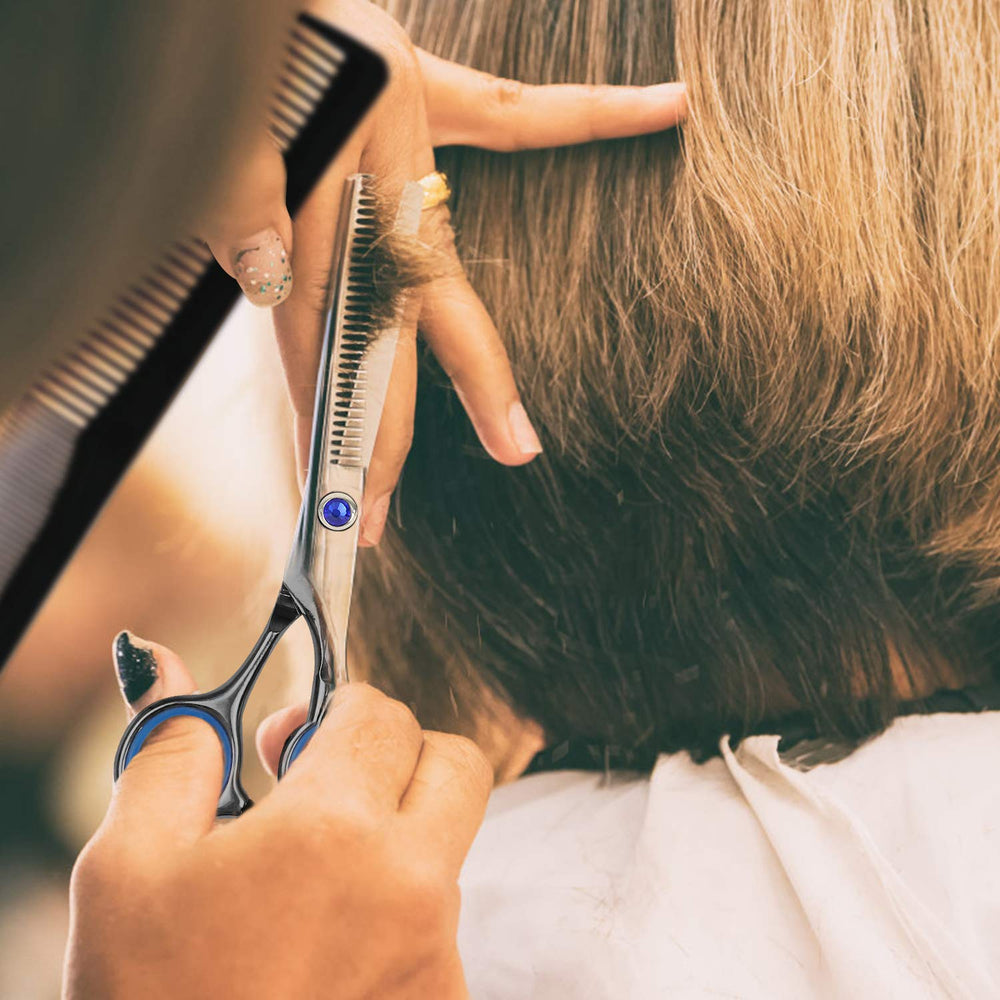 Sirabe salon cape protects clothing during home haircut sessions
