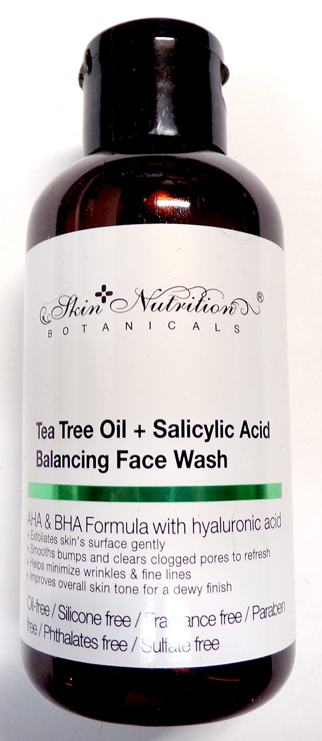 Skin Nutrition Botanicals limpiador facial en botella para piel equilibrada.