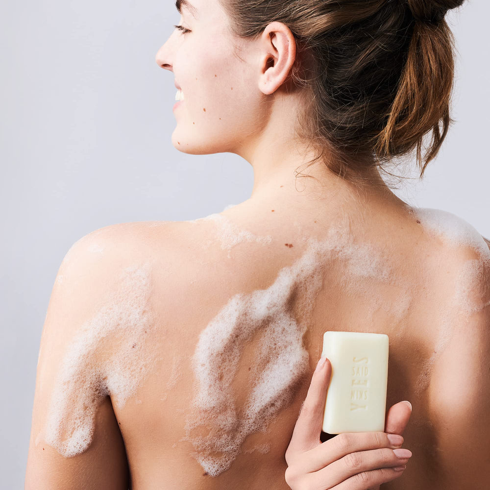 Envase sostenible de Skin Said Yes para cuidado responsable.