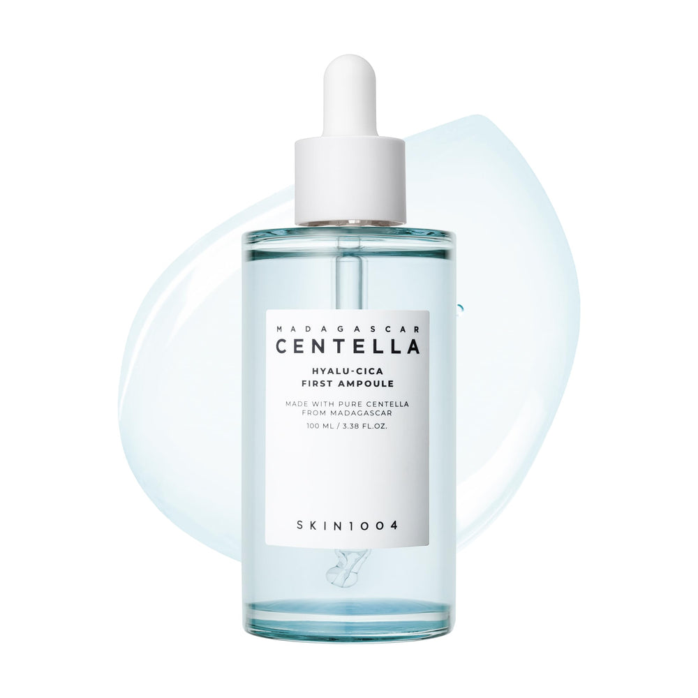 SKIN1004 Hyalu-Cica First Ampoule con textura-agua, hidratación ligera para uso diario.