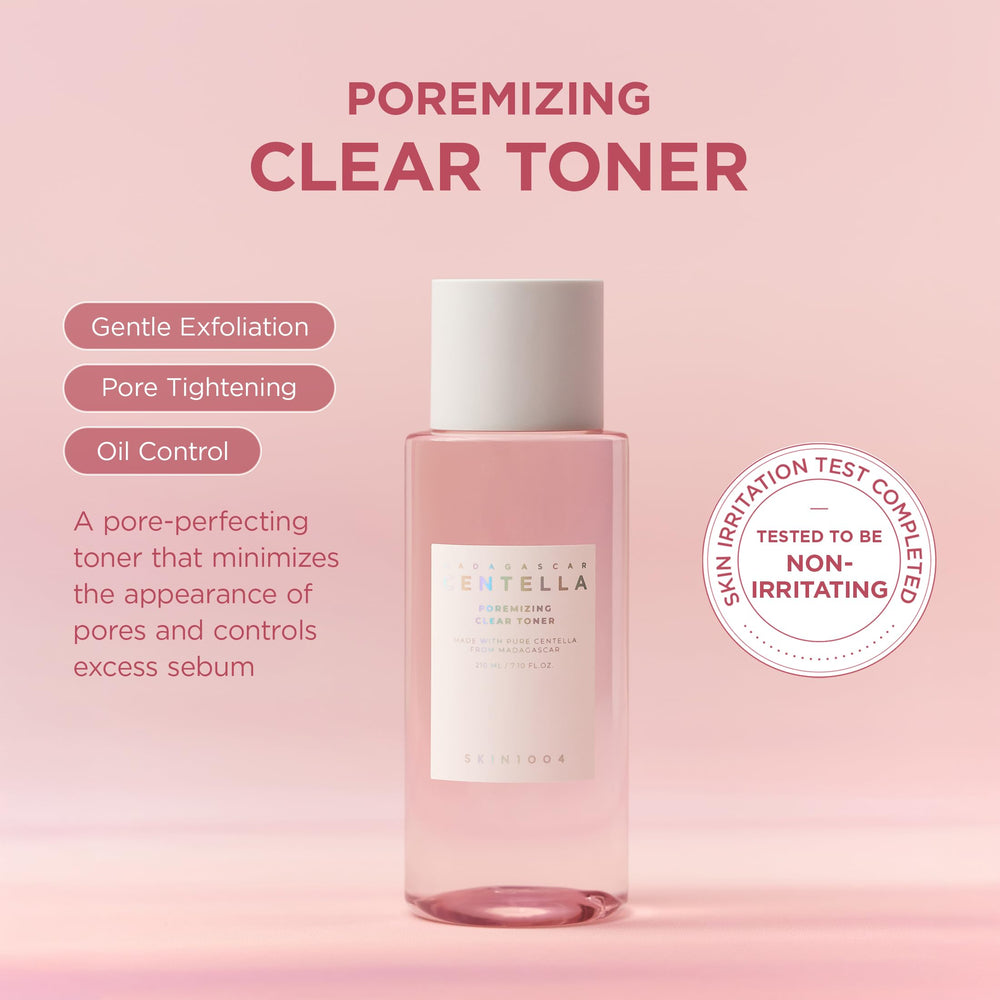 SKIN1004 Poremizing Clear Toner con disco de algodón para aplicación suave.