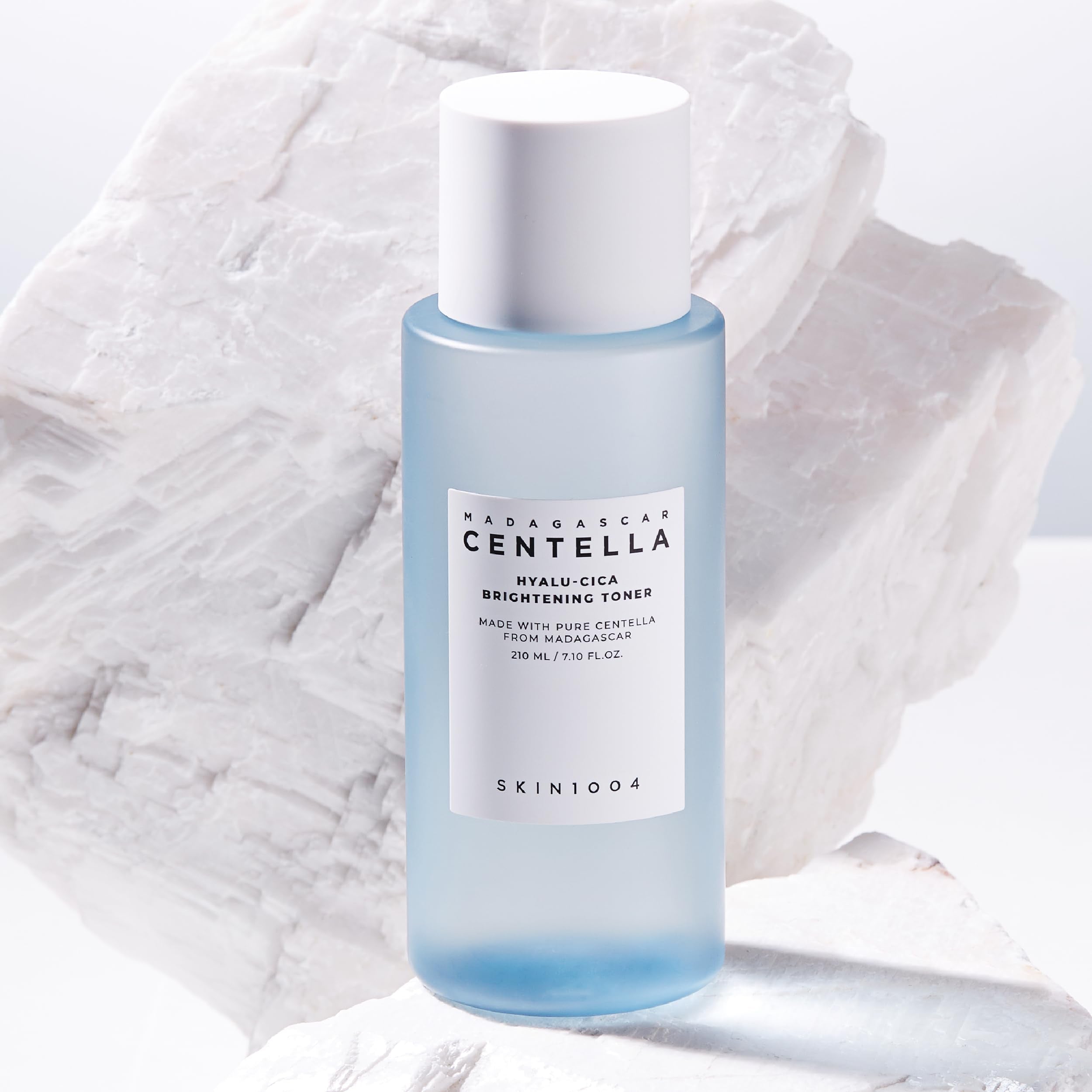 SKIN1004 Hyalu-Cica Toner, ingredientes seleccionados para piel calmada.