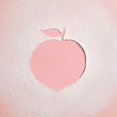 SKINFOOD 1957 Peach Cotton, envase compacto ideal para retoques discretos.