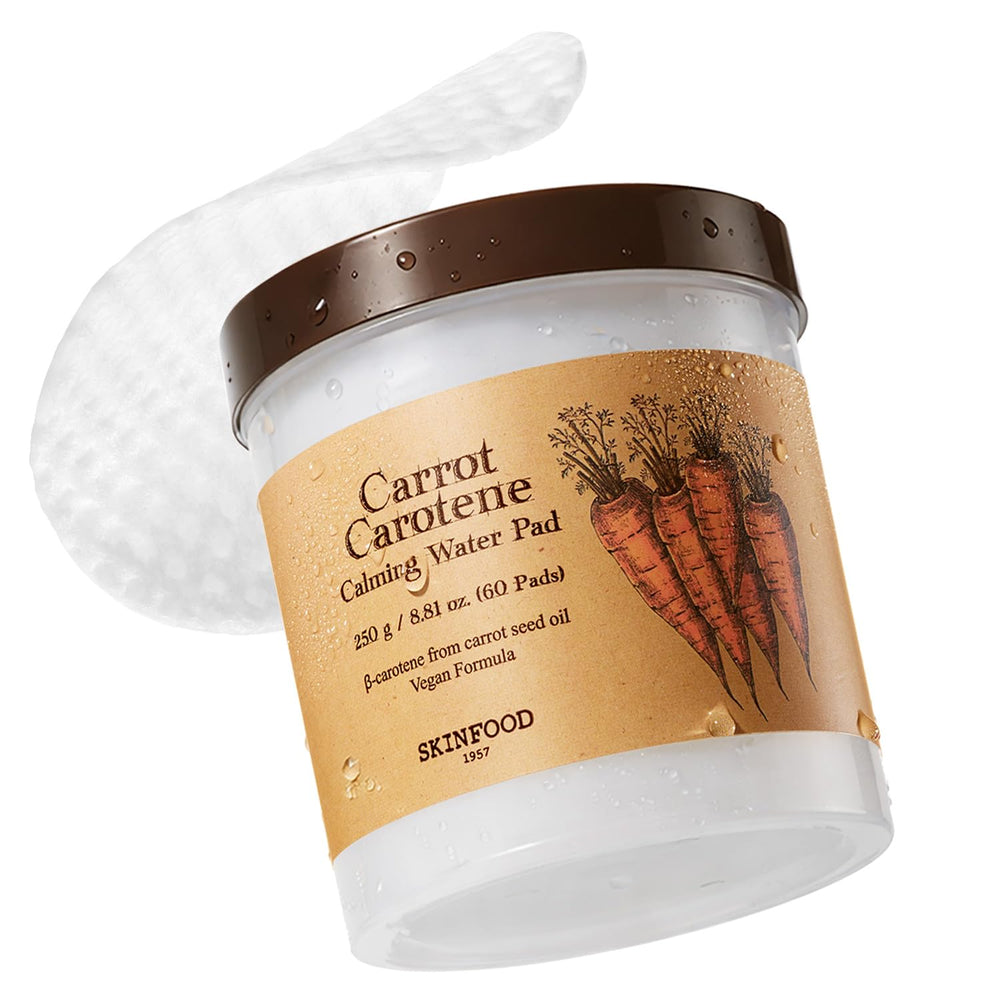 SKINFOOD Carrot Toner Pad aplicado en la mejilla para calma inmediata