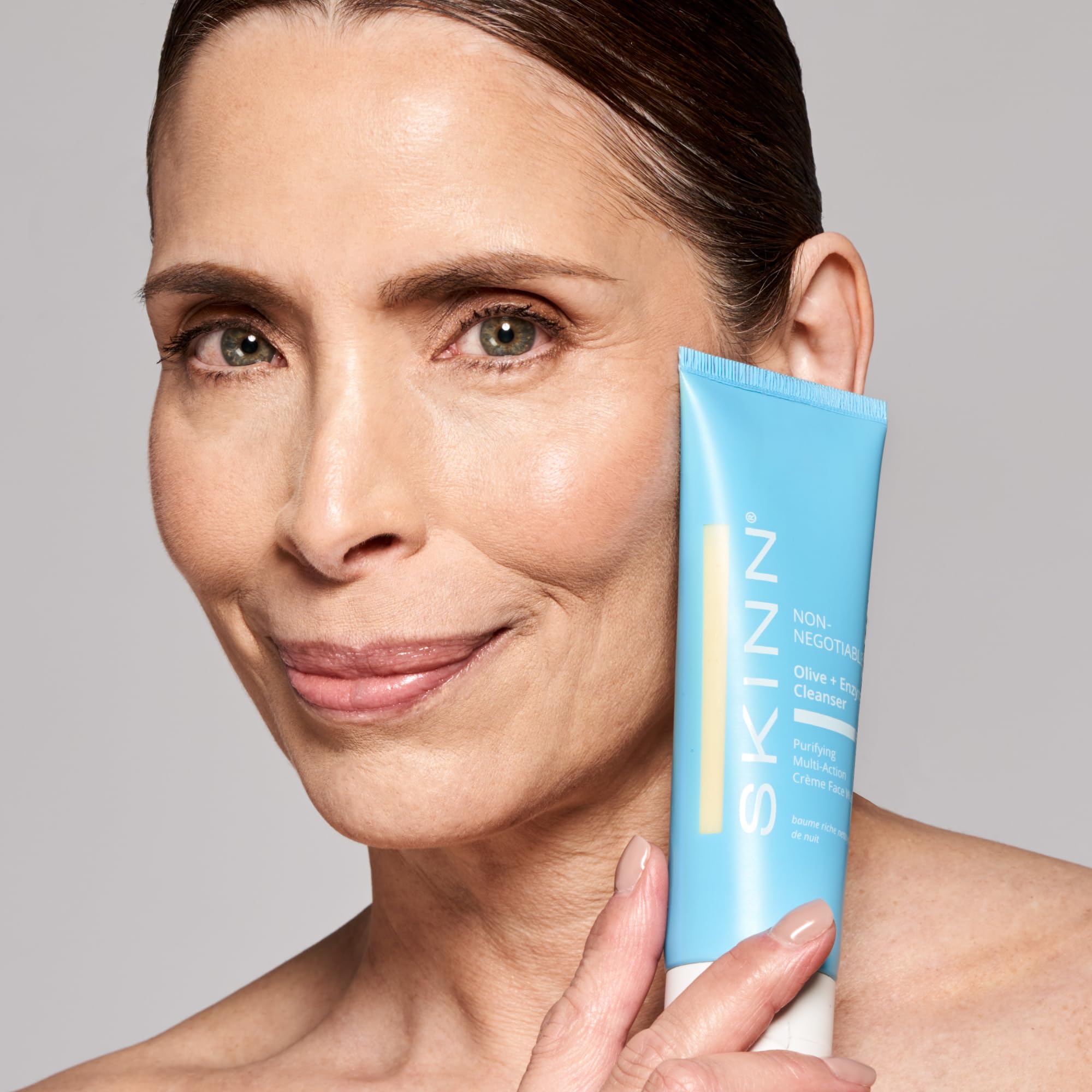 Sunscreen removal and gentle cleansing demonstrated with SKINN cleanser