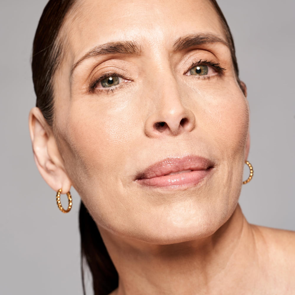 SKINN Deep Wrinkle Serum with makeup layer depicting compatibility and ease.