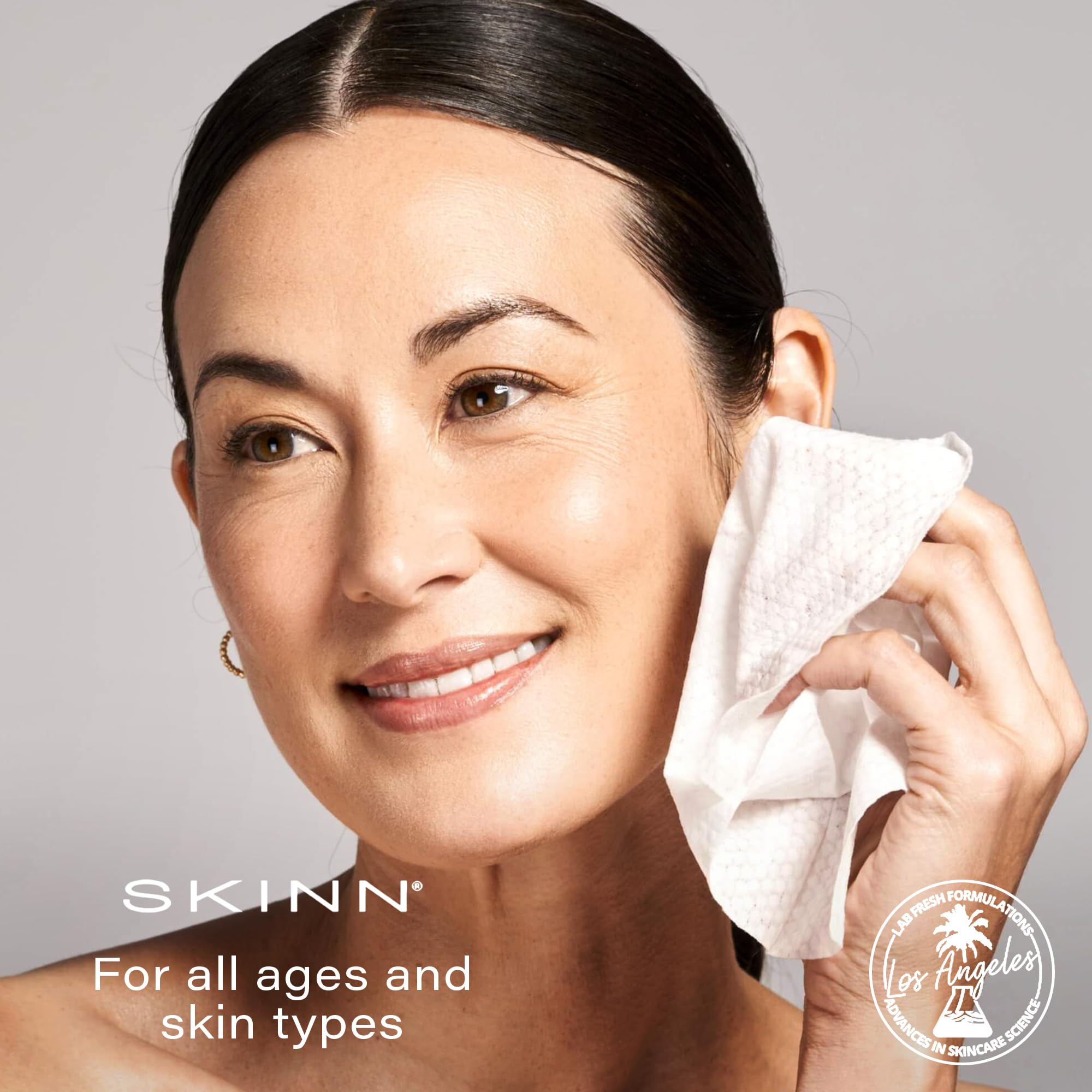 SKINN empaque de viaje para limpieza rápida y refrescante.