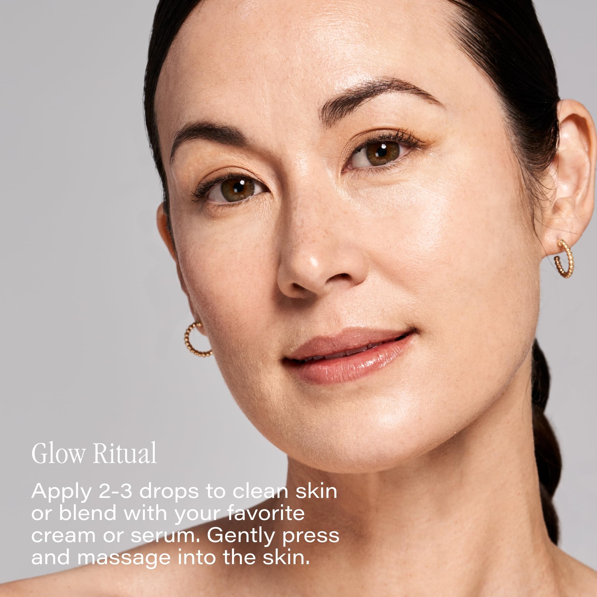 Graphic highlighting SKINN Manuka honey and Vitamin C ingredients