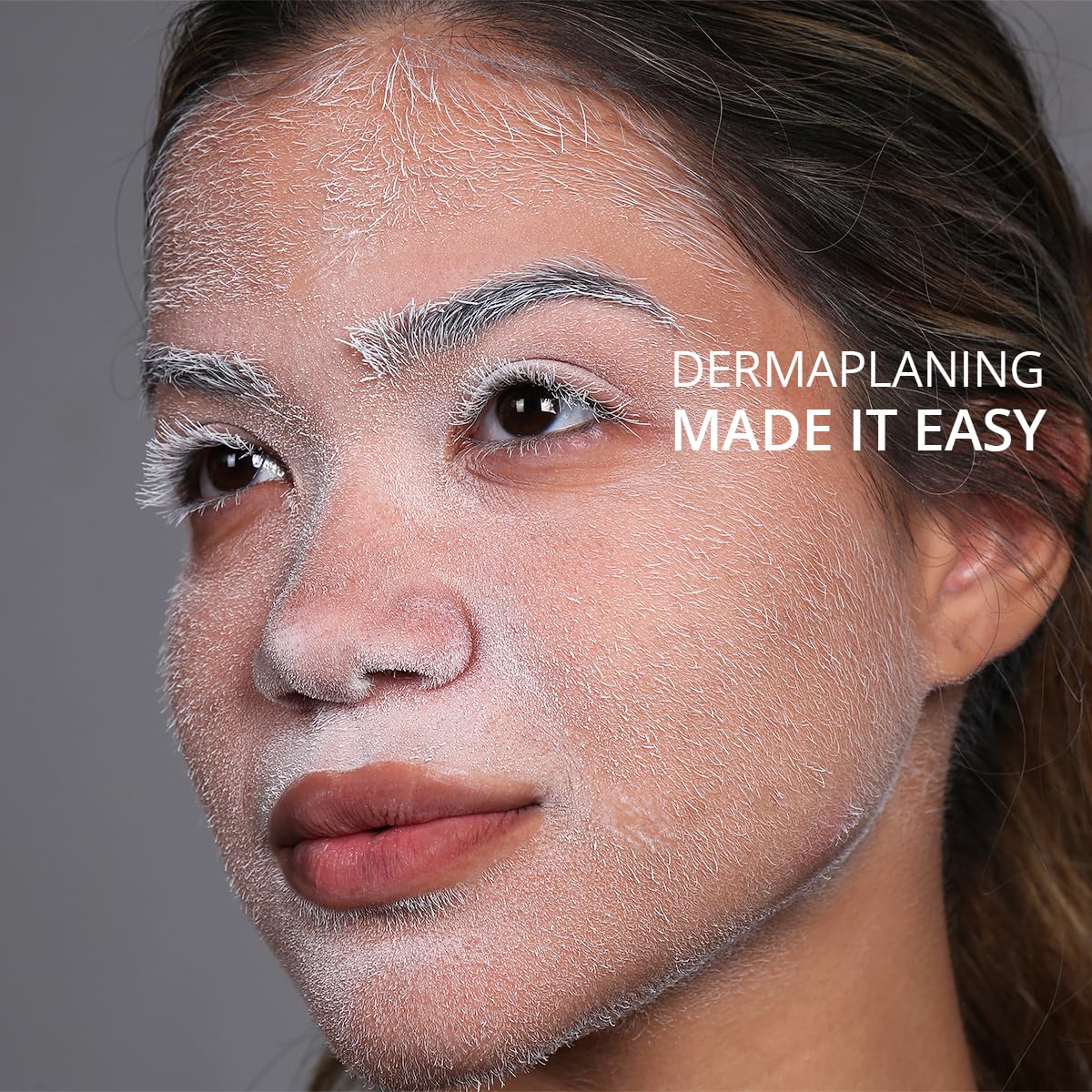 Dermaplaning razor in hand for gentle hair removal technique with SKNBODY.