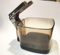 Skull Shaver Platinum Rinse Stand features a large water container for thorough rinsing.