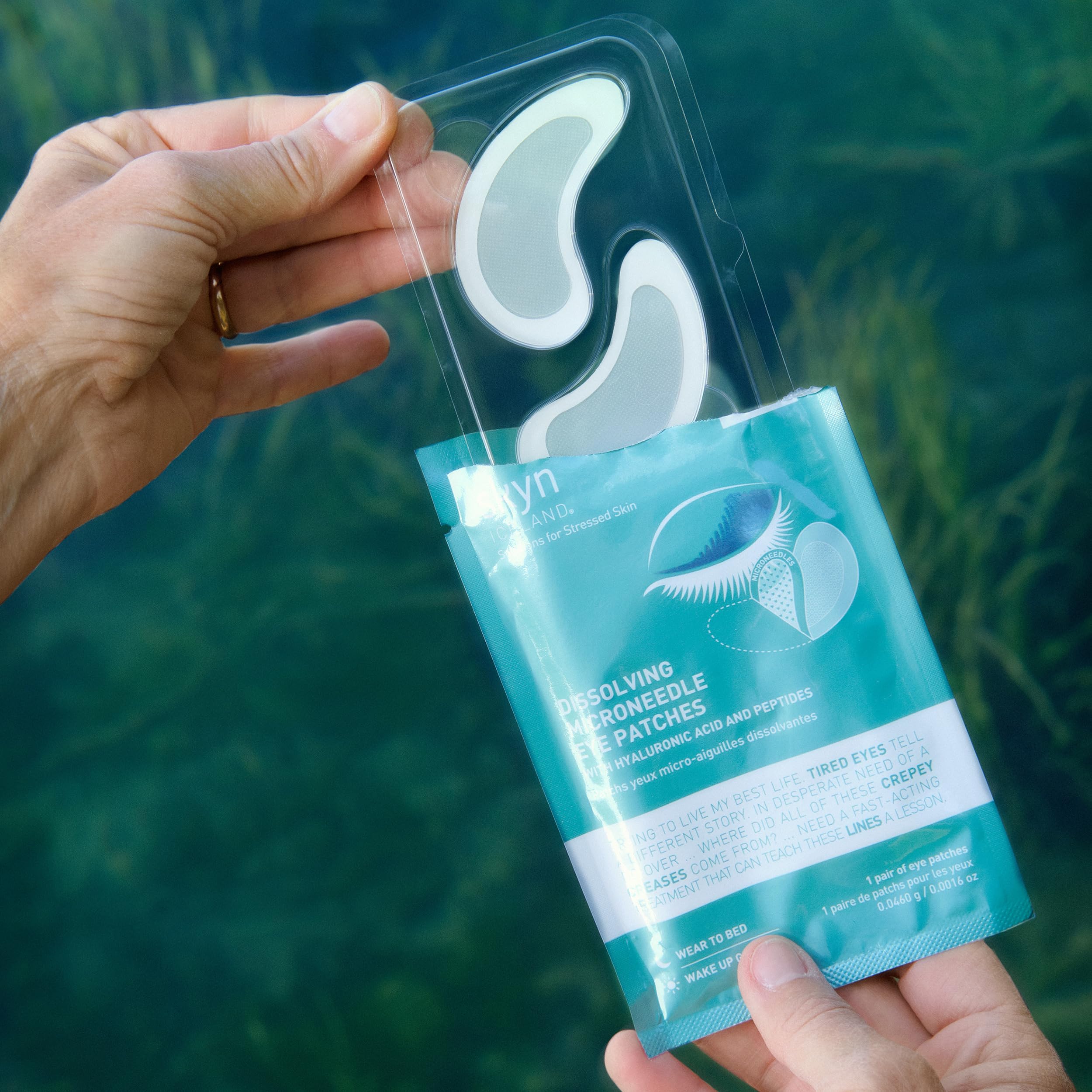 Hidratación avanzada con péptidos para la zona ocular.
