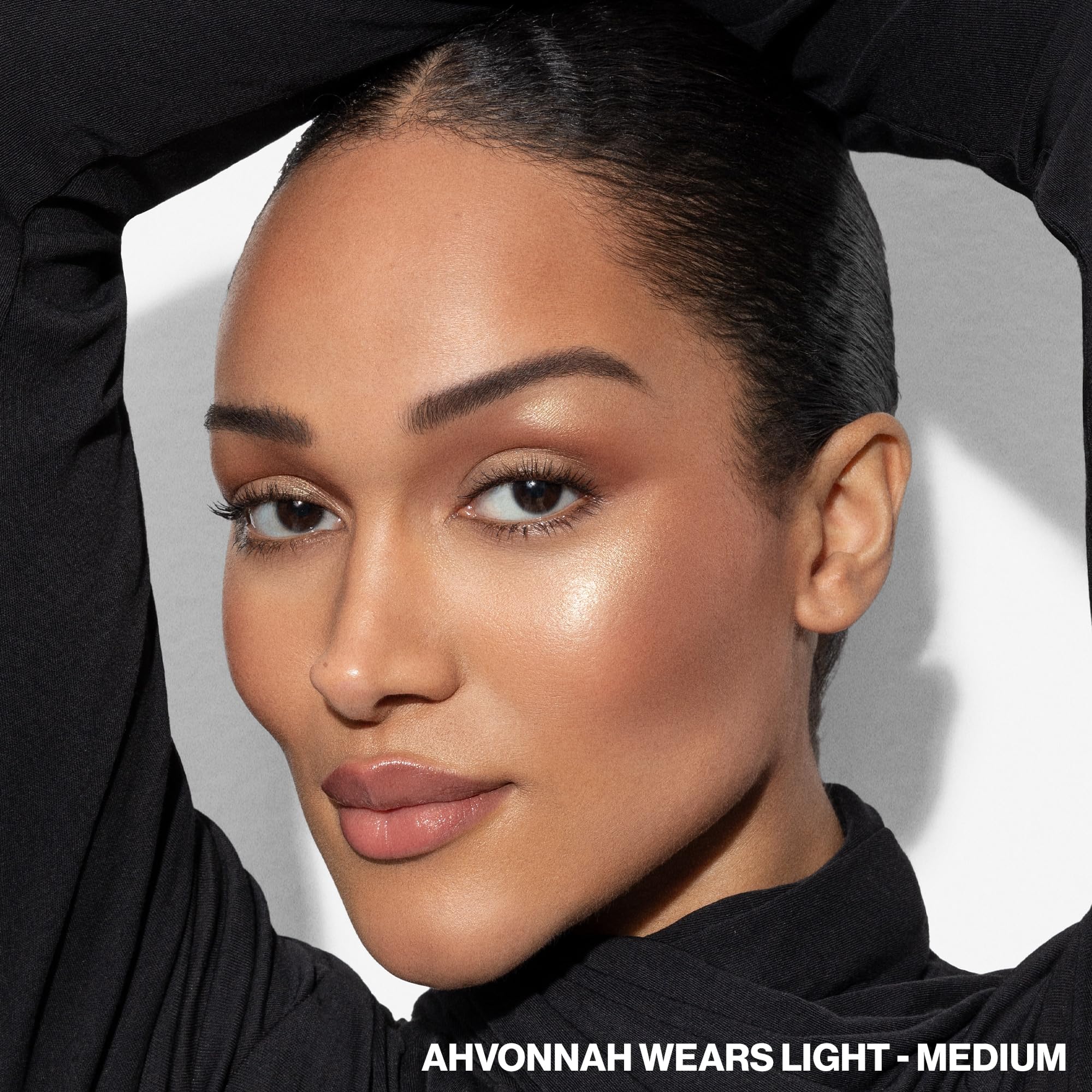 Smashbox Cali Contour Palette matte blush adds a subtle youthful flush.