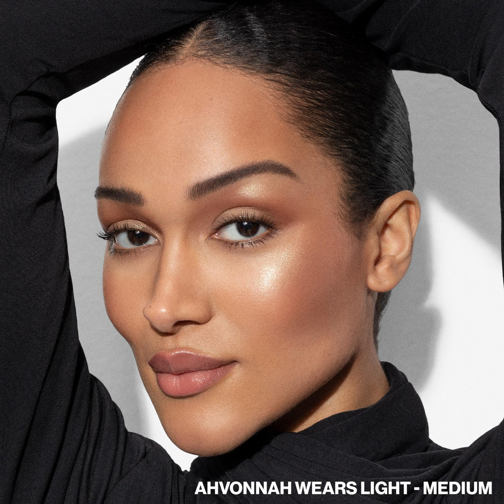 Smashbox Cali Contour Palette matte blush adds a subtle youthful flush.