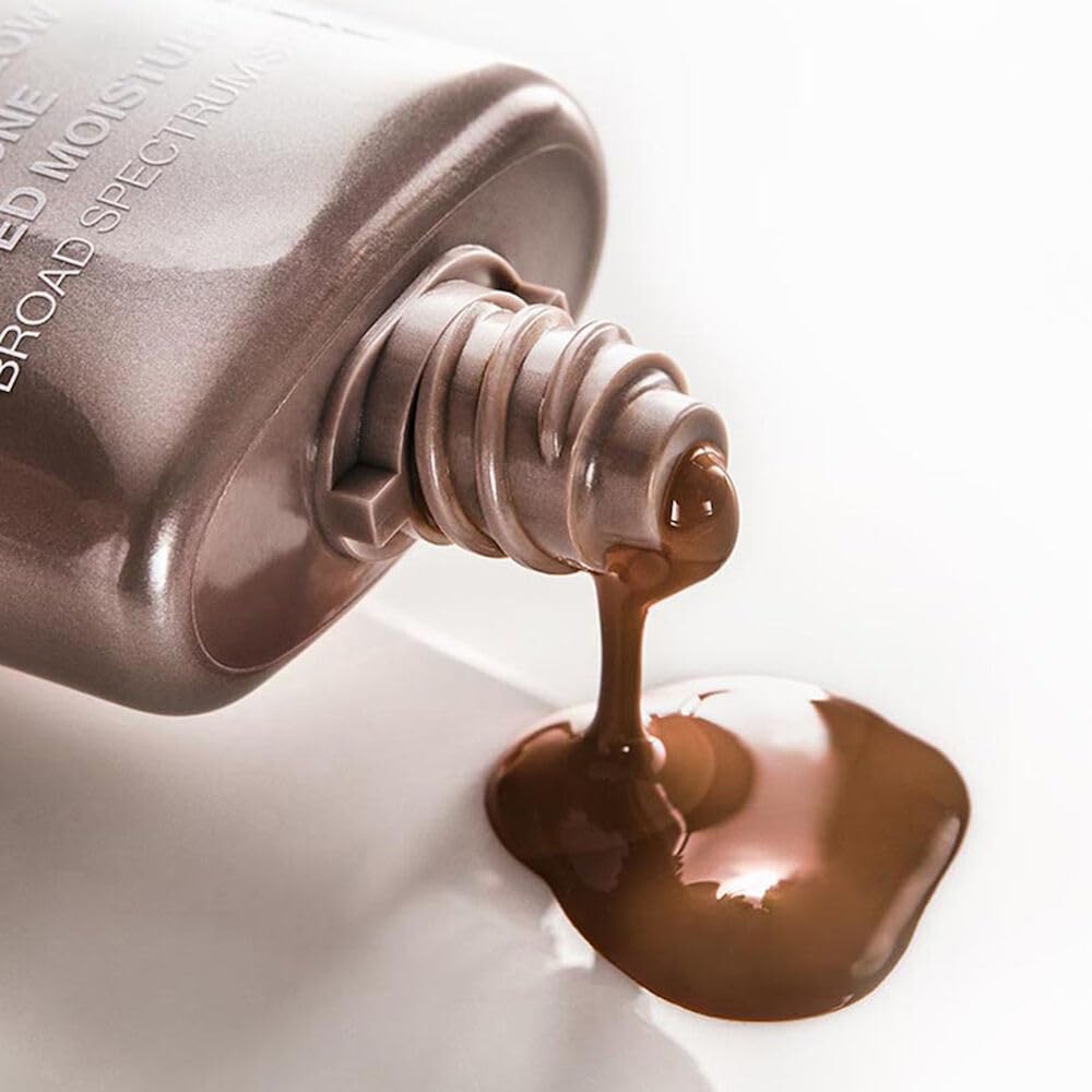 Ingredients panel for Smashbox Halo Healthy Glow featuring Hyaluronic Acid and Niacinamide