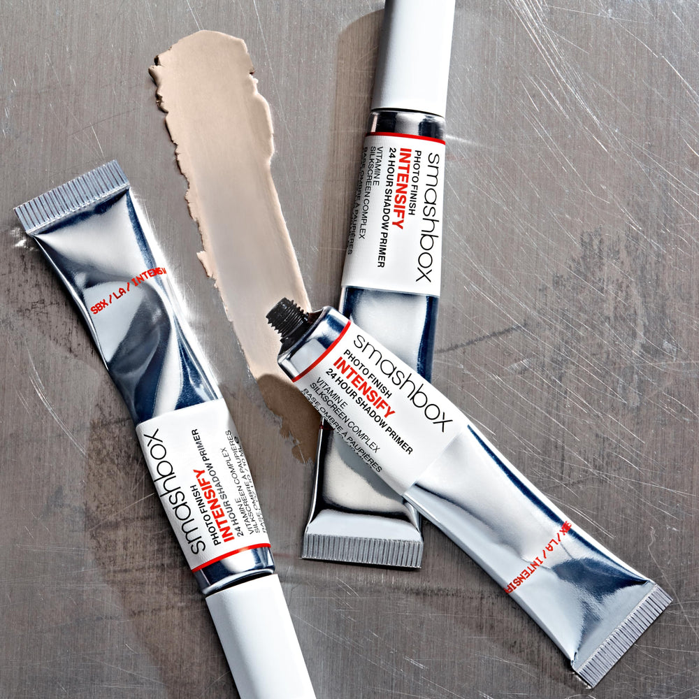 Smashbox Photo Finish Intensify primer supporting 24-hour eye shadow wear