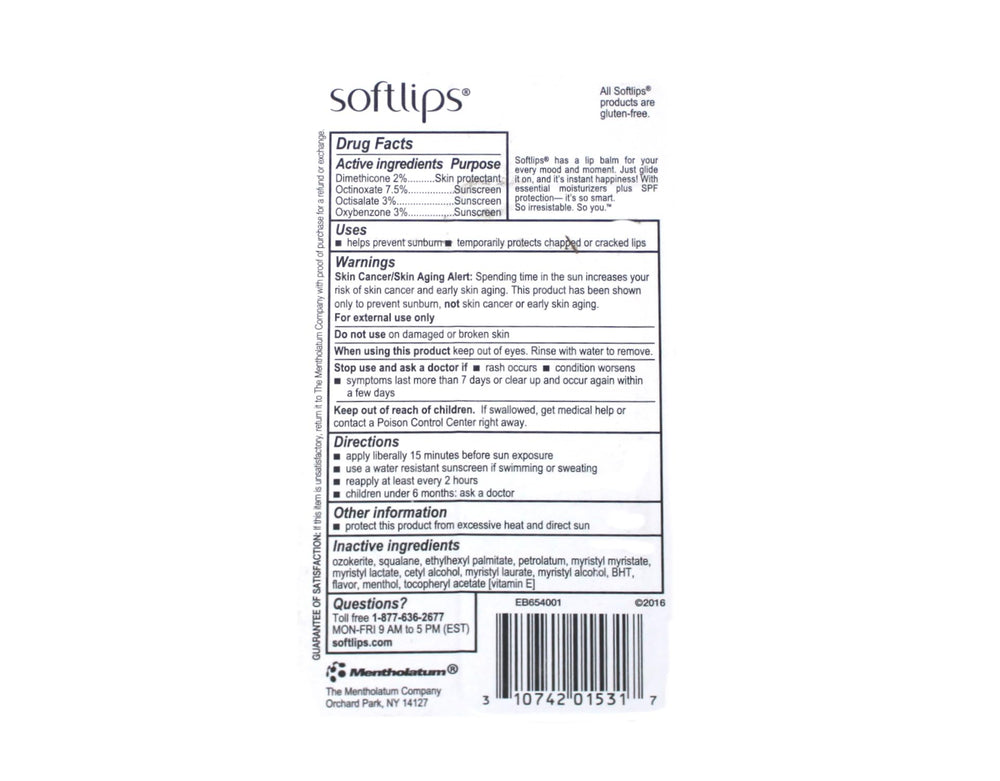 SoftLips bálsamo labial con cereza aplicado para hidratación rápida.