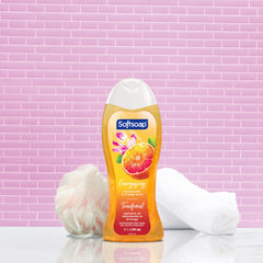 Softsoap Honeysuckle & Orange Burst label close-up highlighting real orange extract.