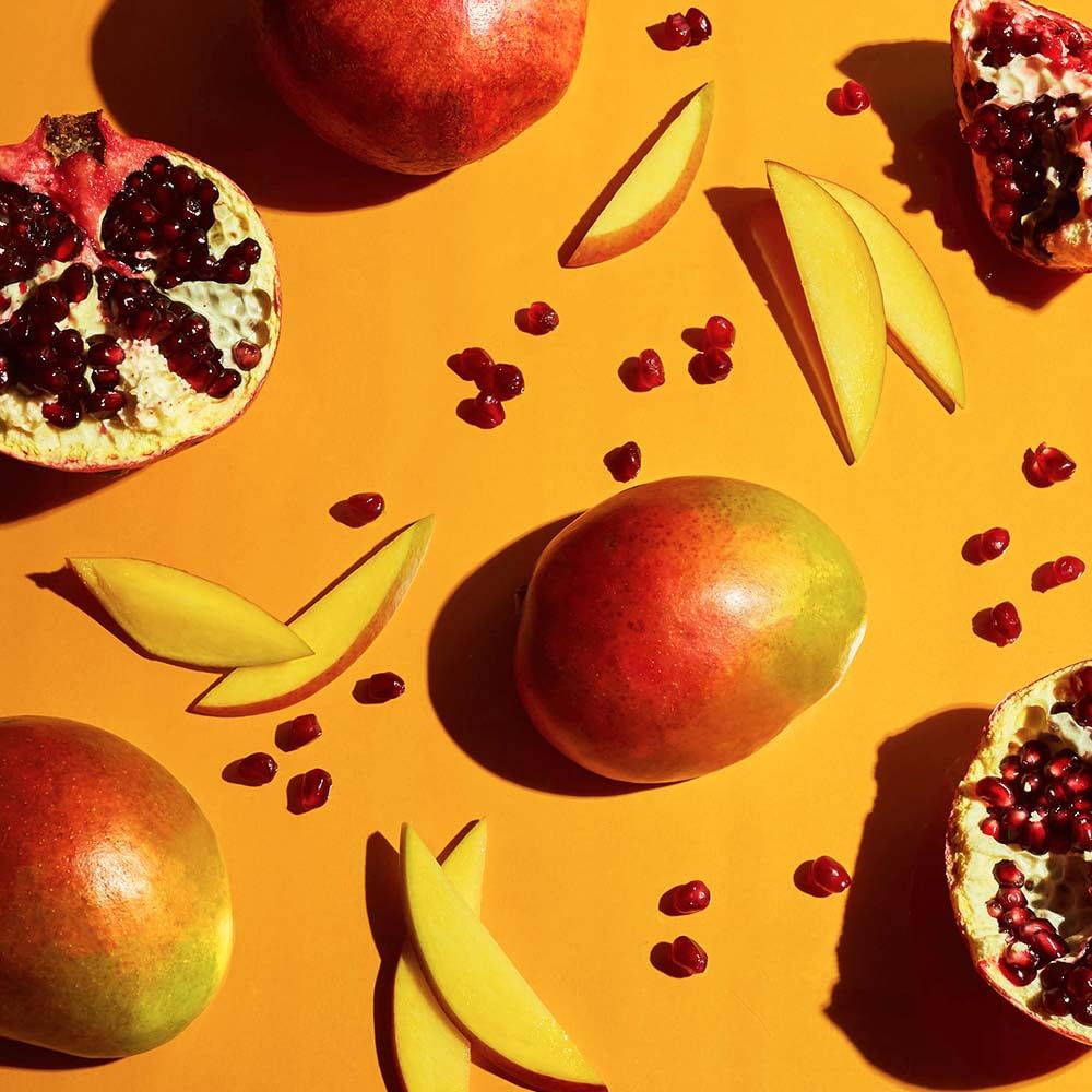 Product label and colors of Softsoap Pomegranate Mango Spritz.