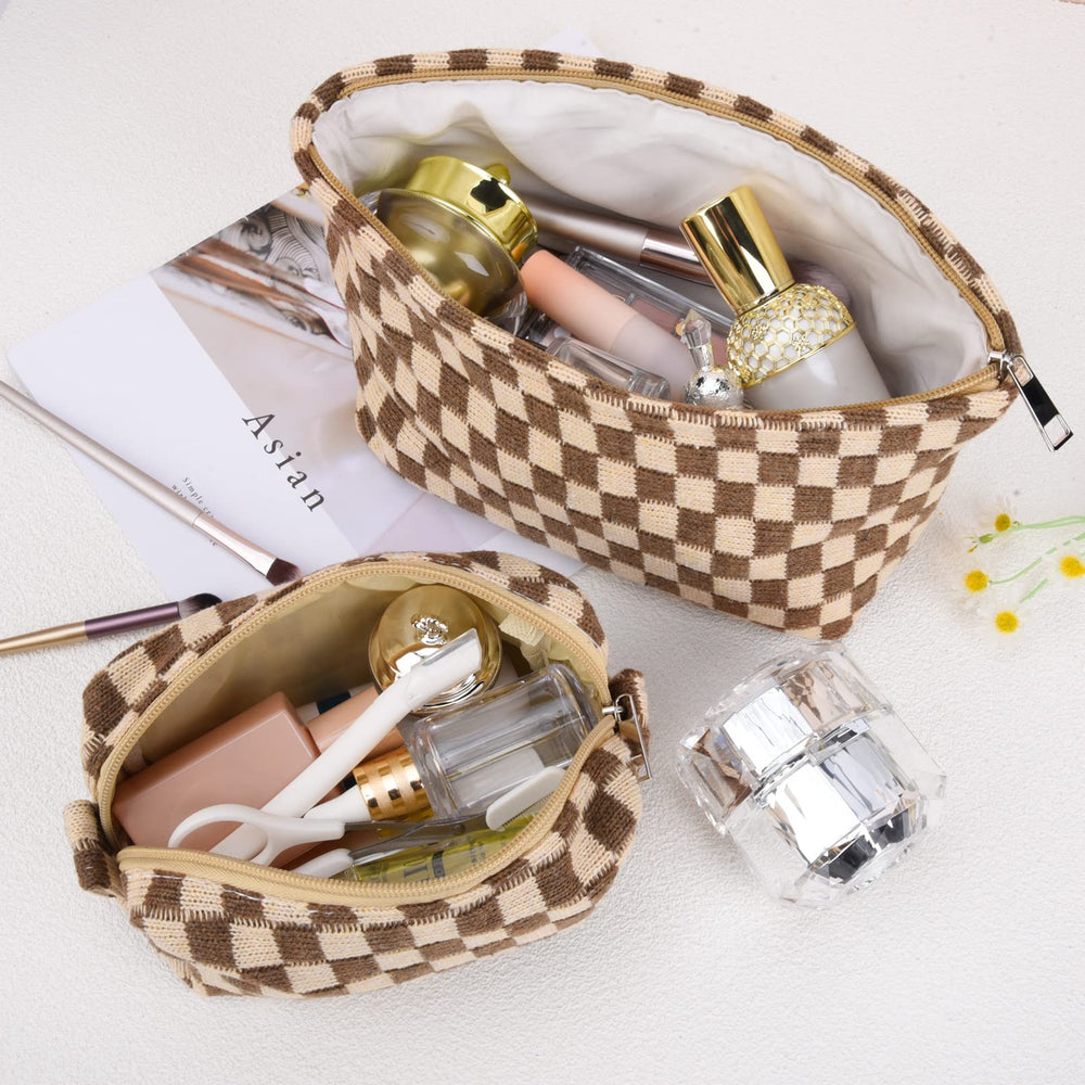SOIDRAM makeup bag with metal zipper keeps items secure and visible.
