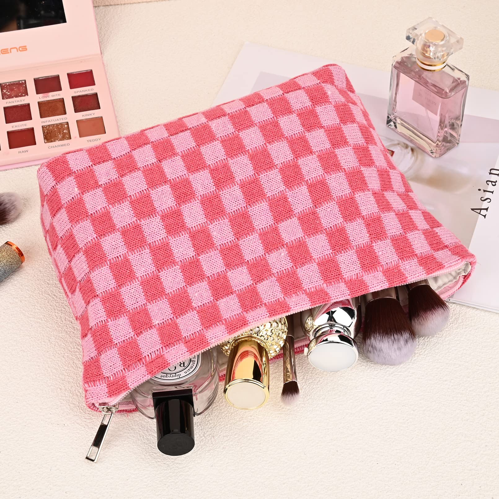 SOIDRAM quick-access makeup bag for at-a-glance item selection