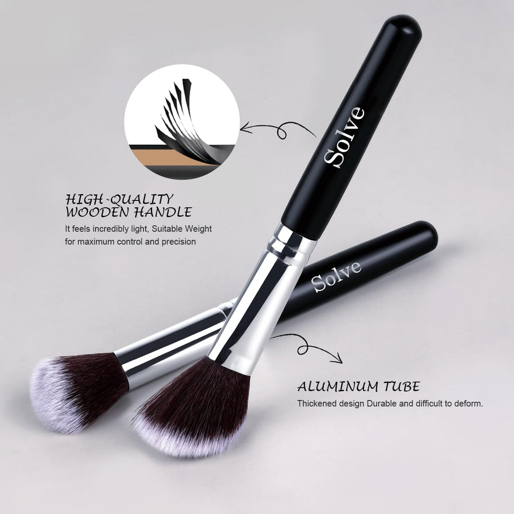 SOLVE concealer brush for precise spot correction on the skin.