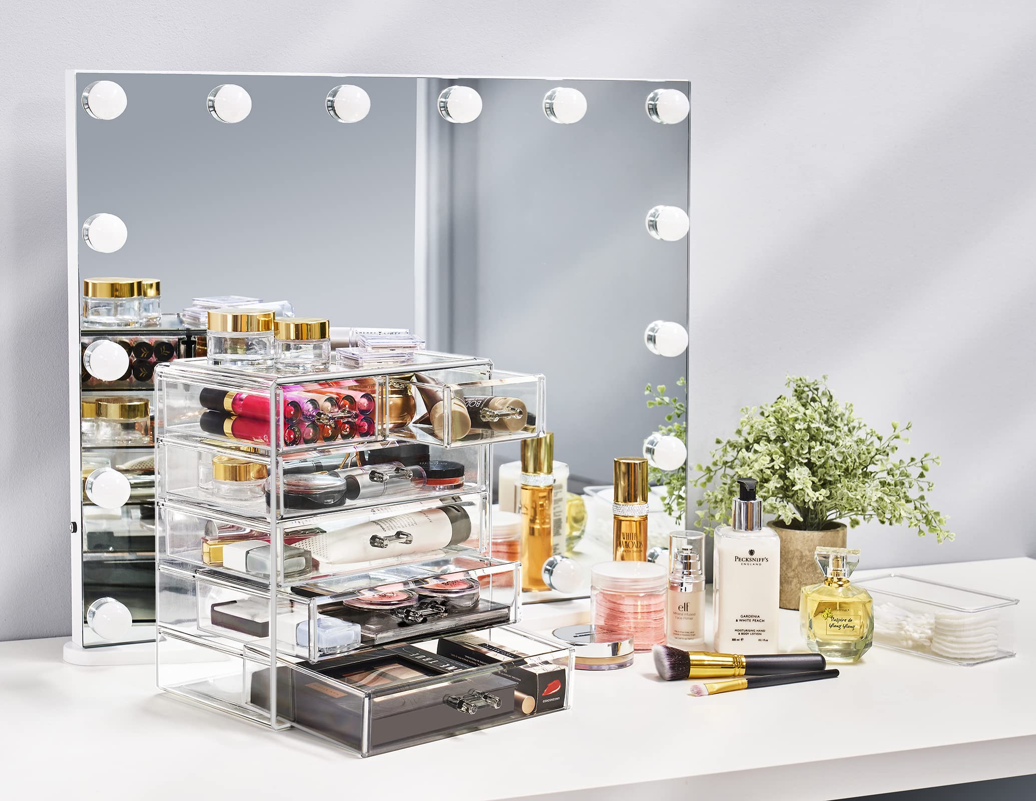 Sorbus six-drawer organizer showing space for brushes and palettes