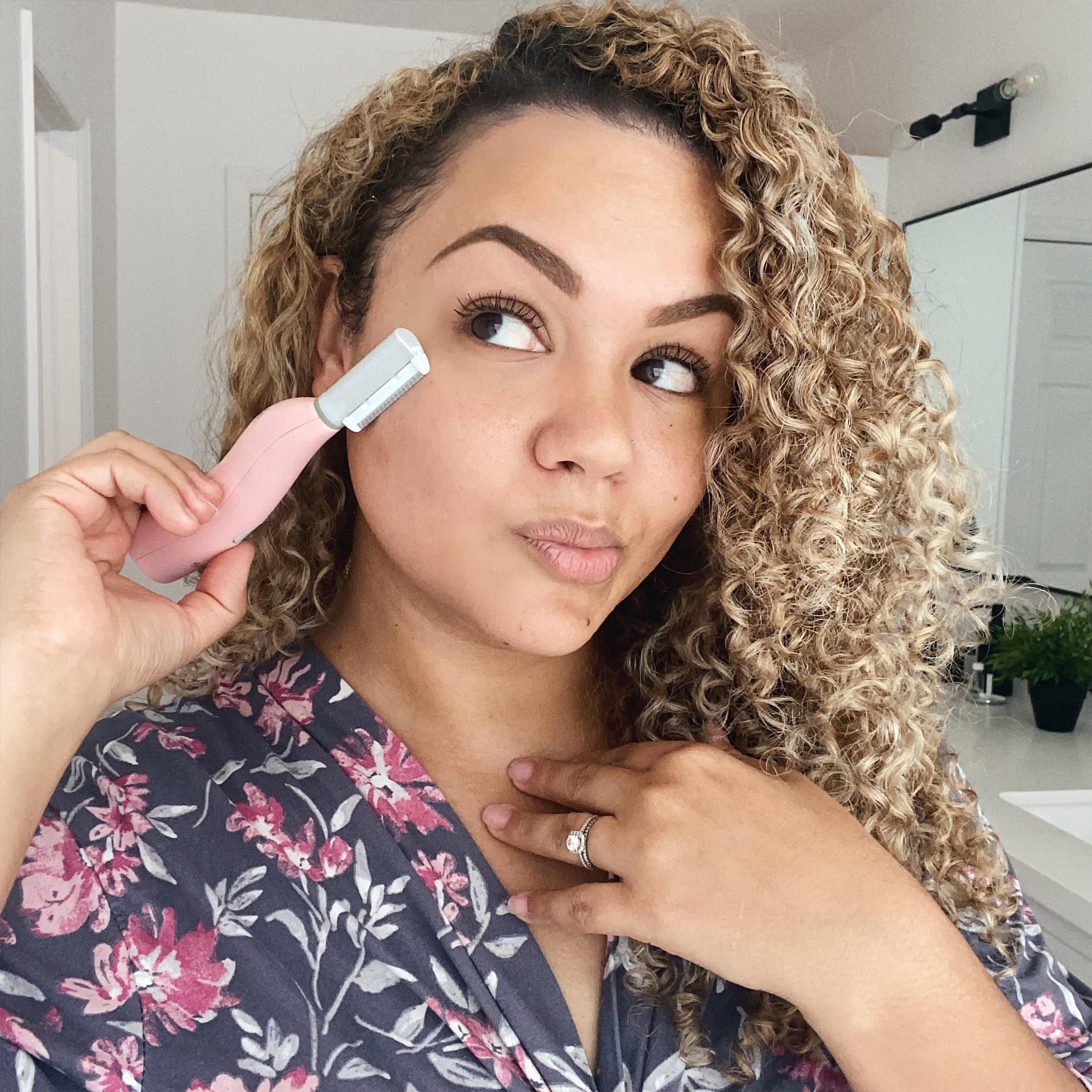 SPA SCIENCES SIMA razor finish showing soft skin texture after use
