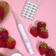 Spa Sciences SIMA dermaplaning blades closeup highlighting sharp, precise cutting.