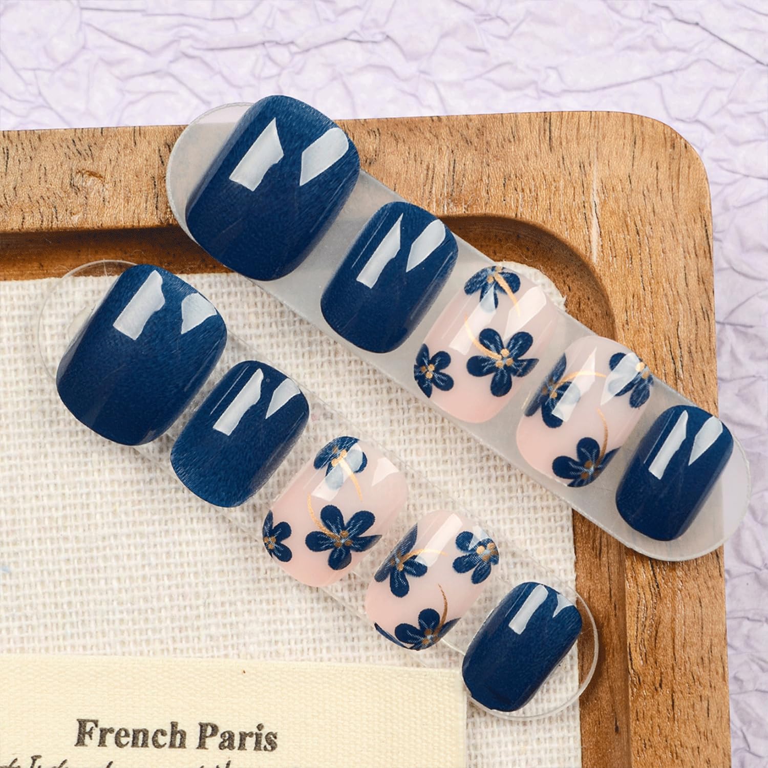 Spebozy uñas brillantes azules con flor, detalle delicado para manicura