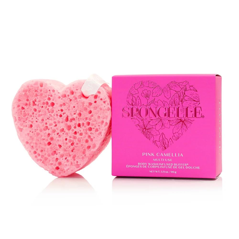 Buffer SPONGELLÉ Pink Camellia en forma de corazón exfolia suavemente la piel.