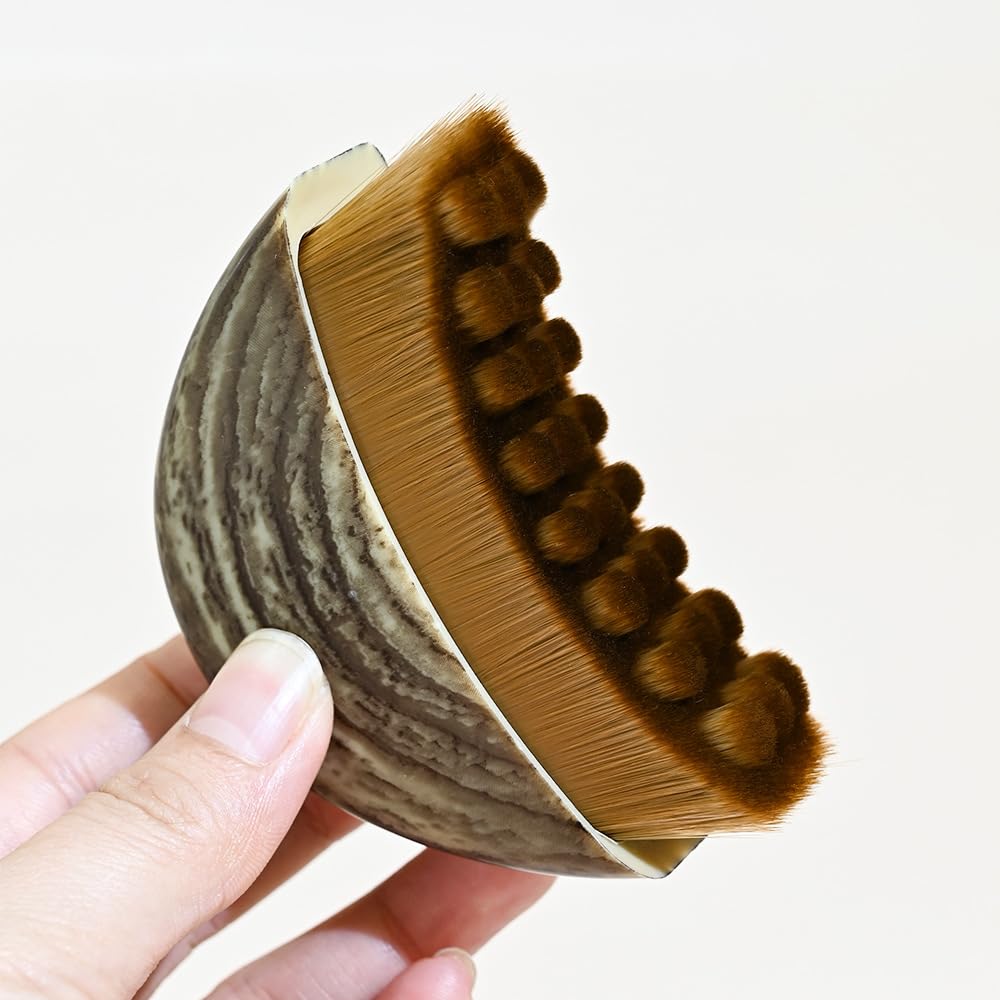 sprsum Portable Case Keeps Brush secure and travel-ready.