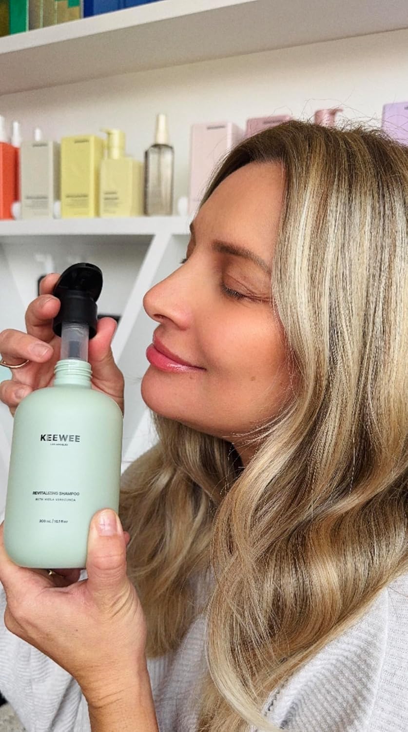 SRILabs Keewee biotin niacinamide closeup emphasizes actives for thicker-looking hair