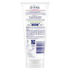 St. Ives Exfoliante Rosa Limón Naranja, muestra la textura en la mano para uso diario.