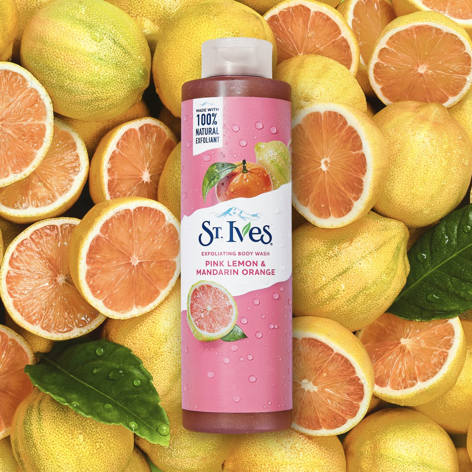 St. Ives exfoliating body wash espuma cremosa cubriendo la piel