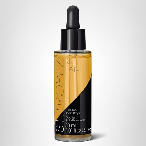Visual cue of natural ingredients like niacinamide and vitamin-rich extracts in the product