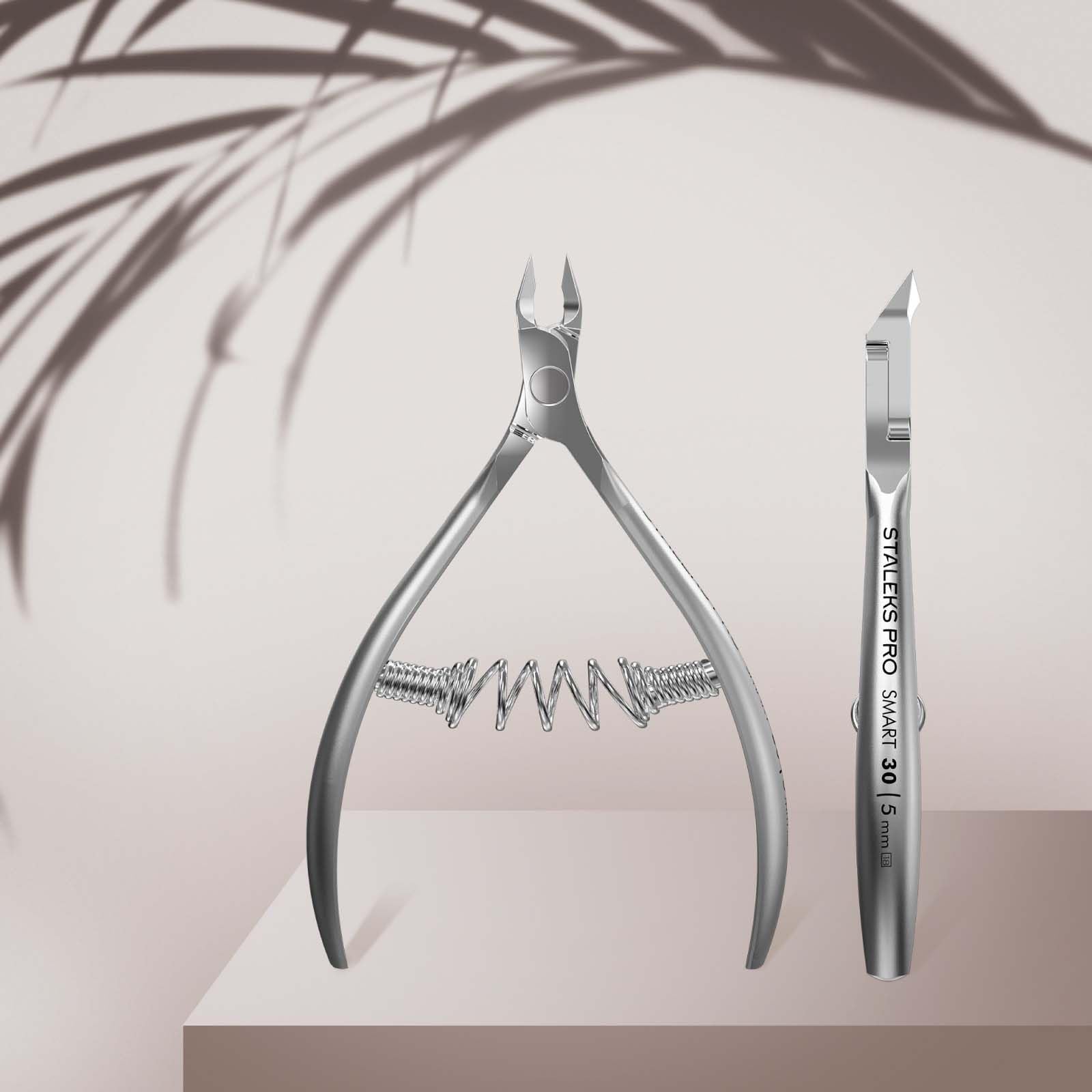 Staleks Pro Cuticle Trimmer matte finish reduces glare during professional use.
