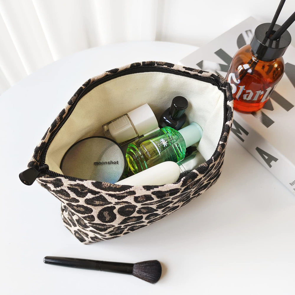 STARDW leopard makeup bag with smooth zipper keeps belongings secure during travel