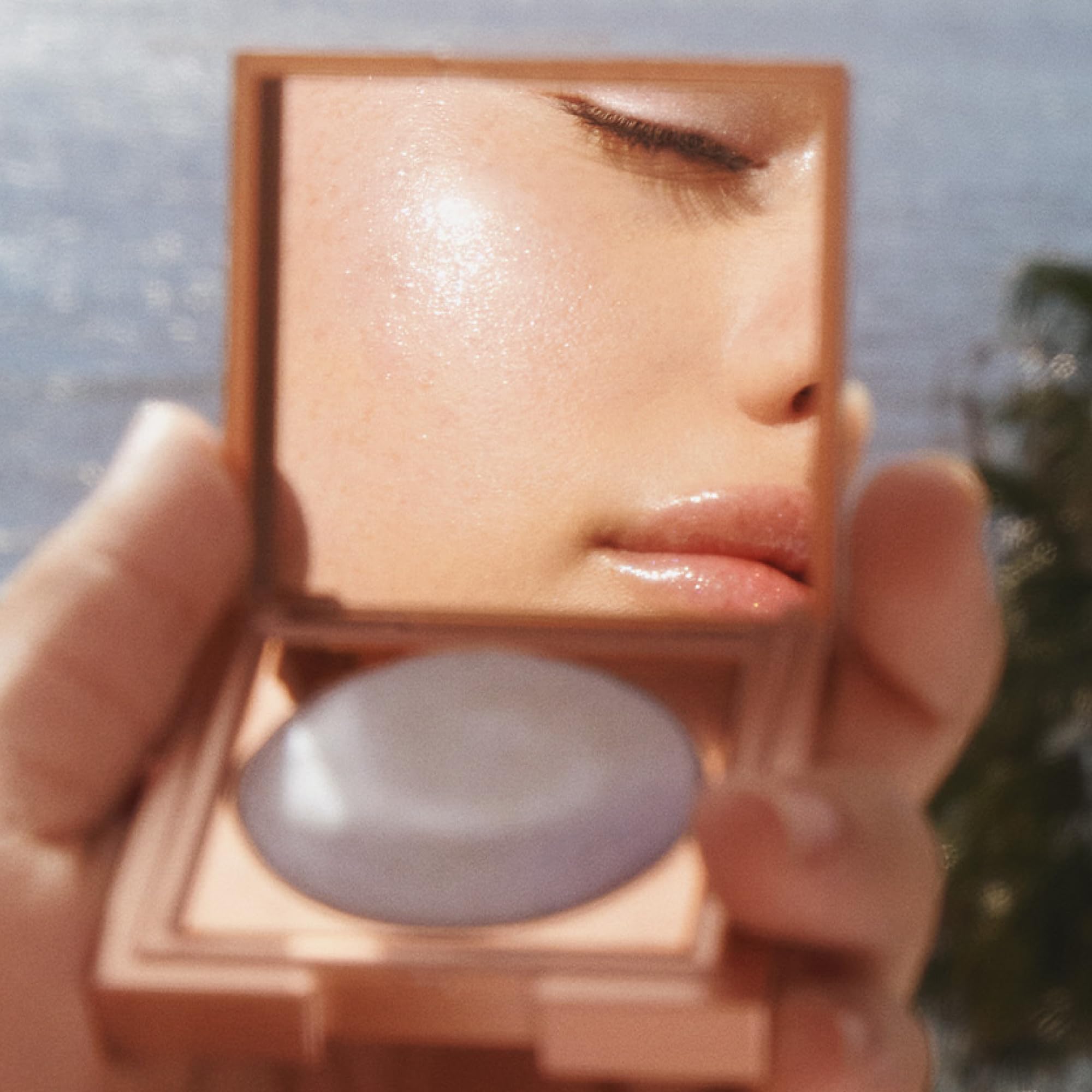 Stila Heaven's Dew All Over Glimmer layered over eyeshadow enhances silver-tinged sheen.