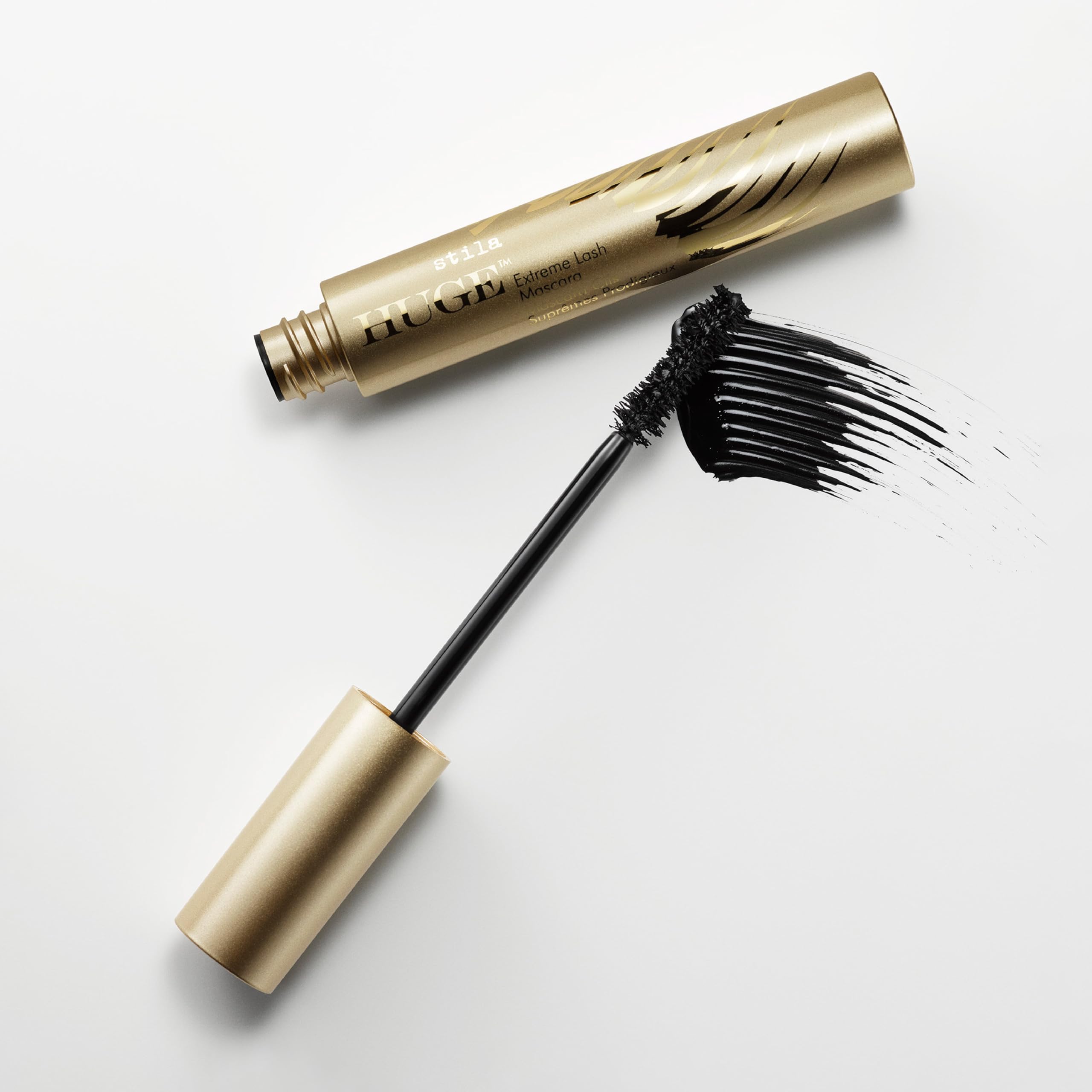 STILA Huge Extreme Lash Mascara with the 360 wand delivering even coats