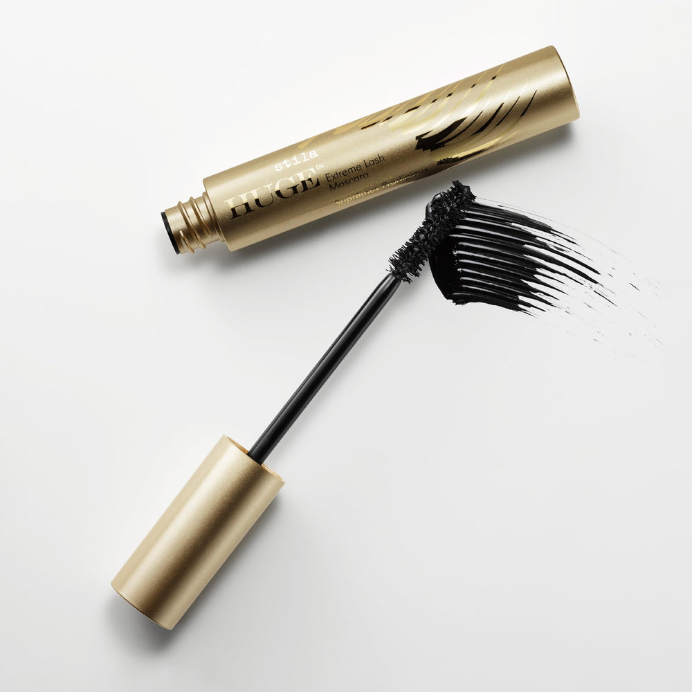 STILA Huge Extreme Lash Mascara with the 360 wand delivering even coats