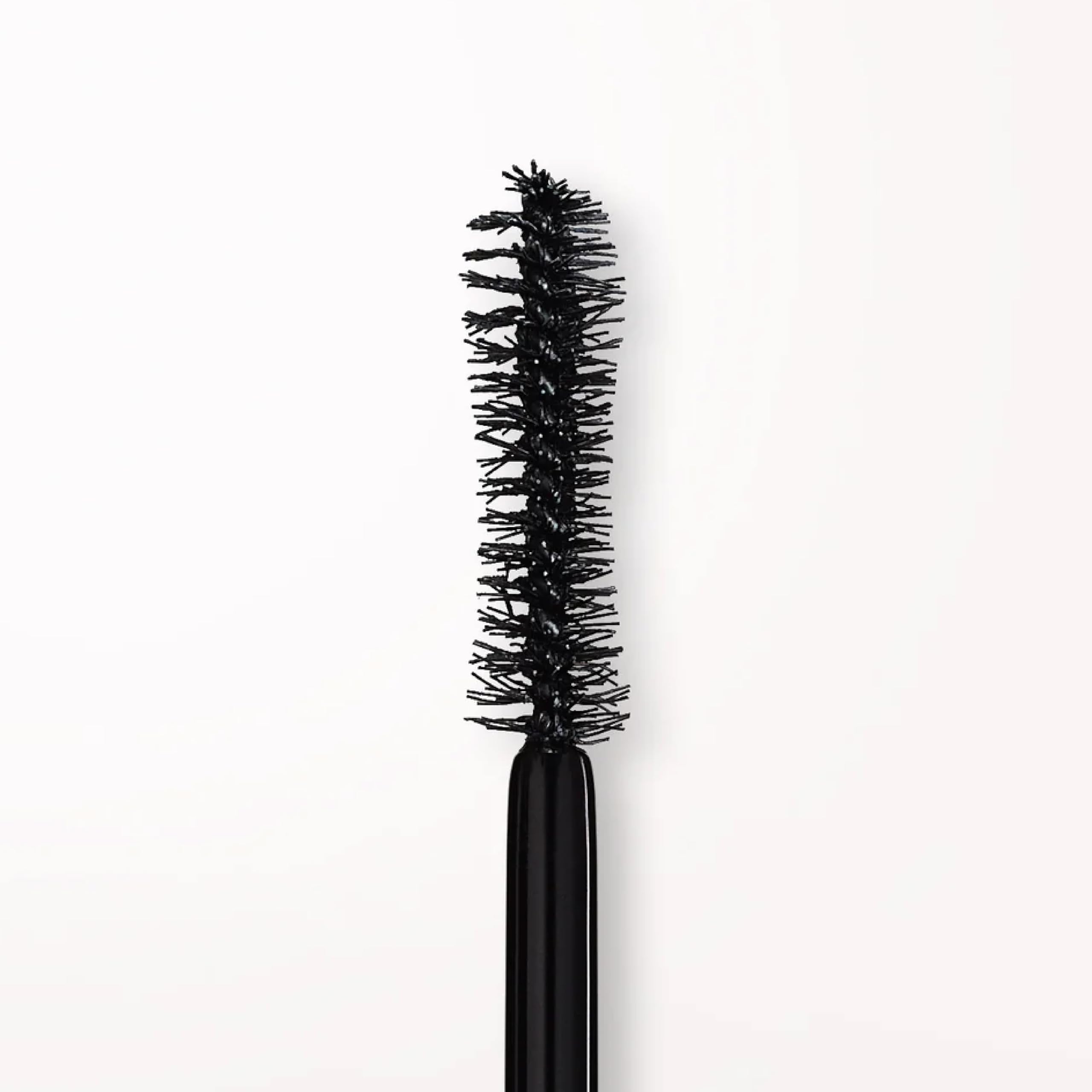 STILA Huge Extreme Lash Mascara lift and curl action on lashes