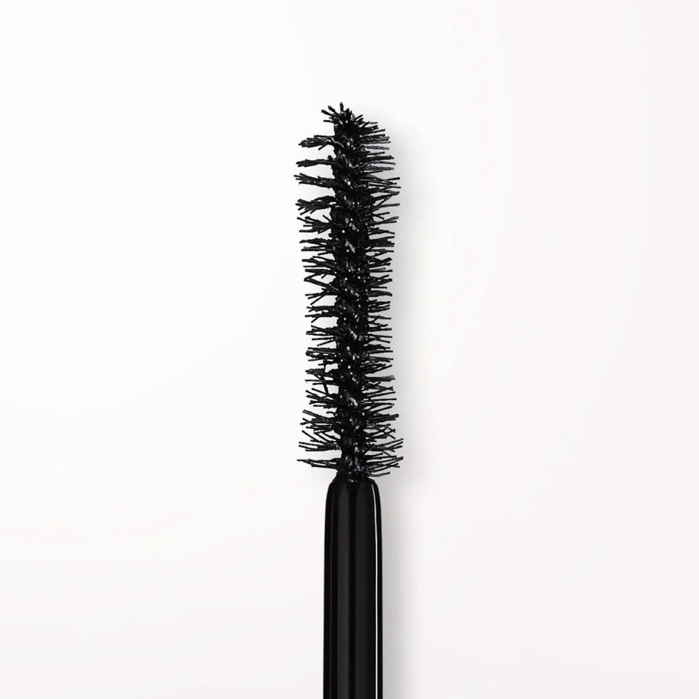 STILA Huge Extreme Lash Mascara lift and curl action on lashes