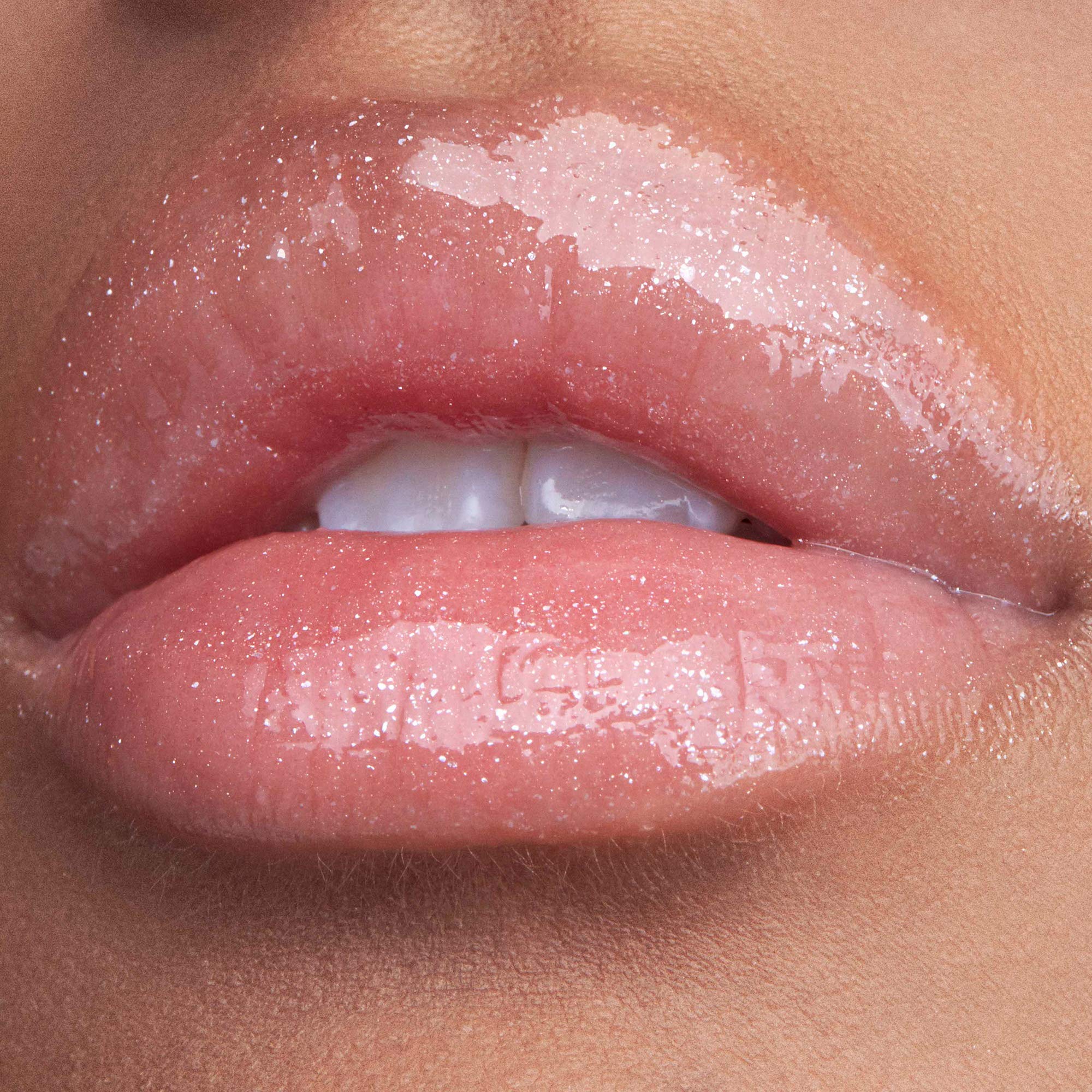 Packaging image emphasizing compact size for on-the-go touch-ups.