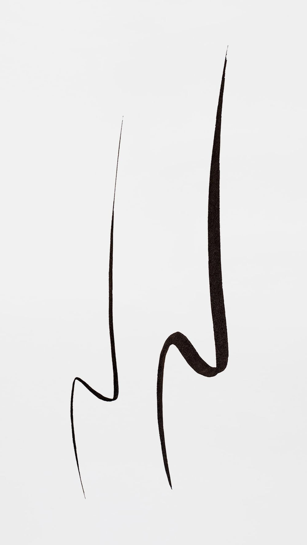 Stila Stay All Day Dual-Ended Eyeliner waterproof formula demonstrates smudge-proof, long-wearing performance.