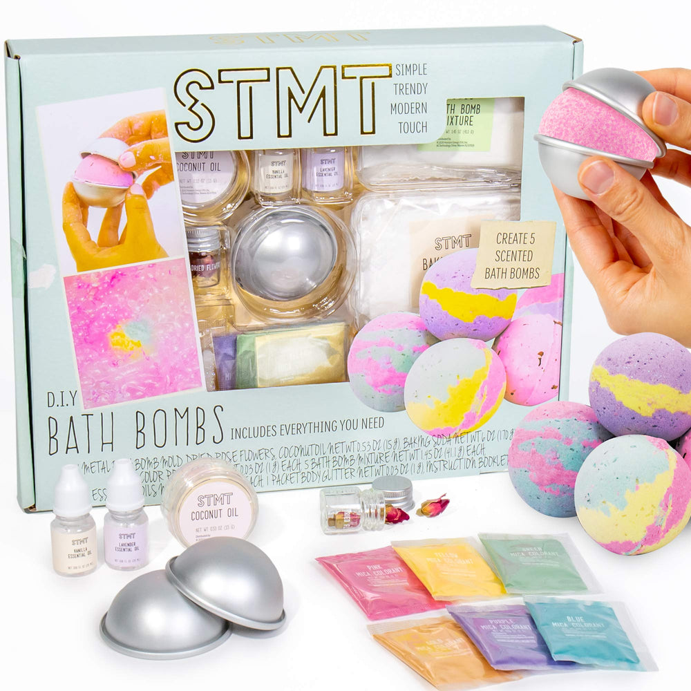 STMT D.I.Y. Bath Bomb Kit se ve con caja y moldes para spa en casa