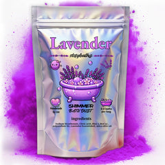 Bomba de baño morada con brillo lavanda en bolsa de Stsfybaths para spa en casa.