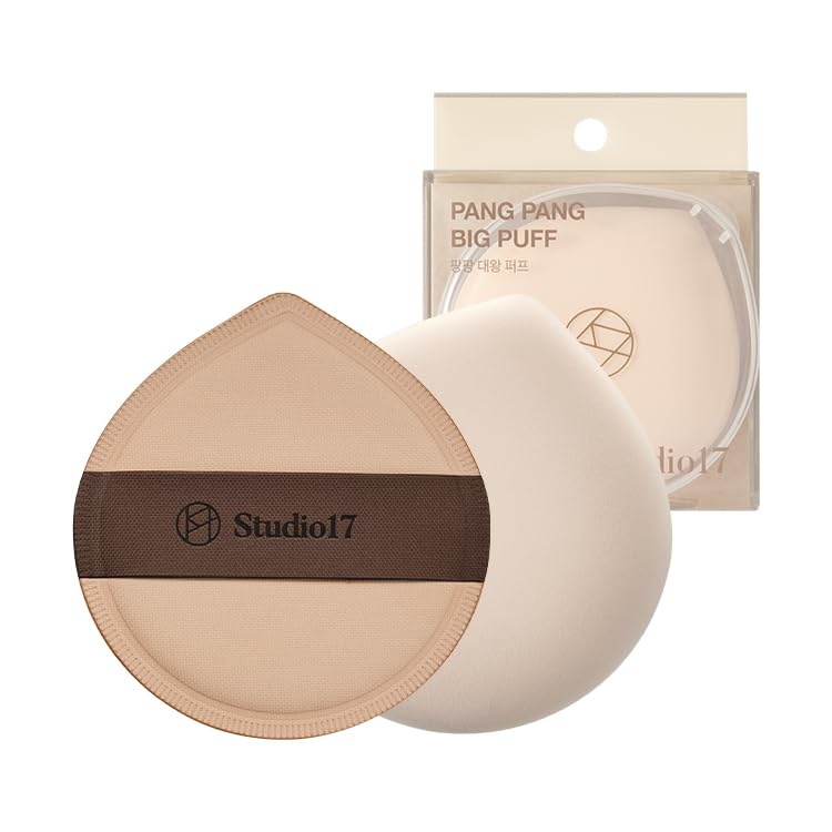 STUDIO17 Pang Pang makeup puff close-up shows a buoyant latex sponge for even coverage.