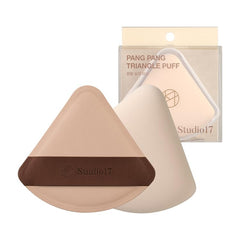 STUDIO17 Pang Pang triangle puff: large latex foundation sponge for smooth coverage